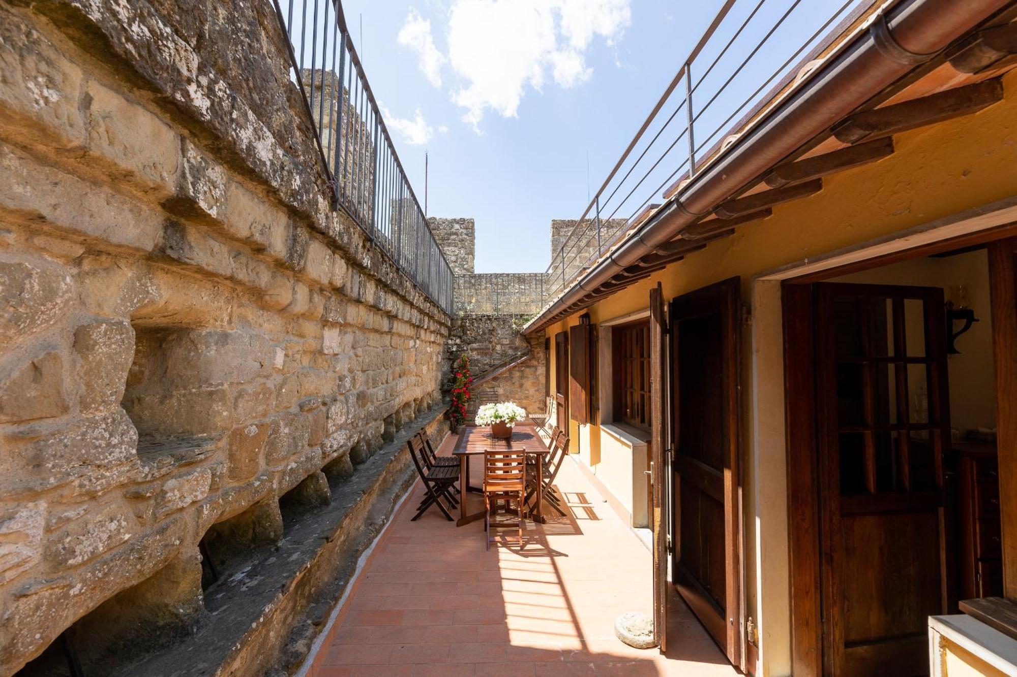 Вилла Castello E Borgo Di Porciano Пратовеккьо Экстерьер фото